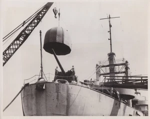 1950 Stampa Foto Navy Attack Transport USS Libra in fase di rimozione naftalina a Boston - Foto 1 di 2