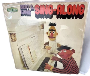 Sesame Street Bert & Ernie Sing-Along Album Vinyl Record 1975 CTW LIVING HAND - Bild 1 von 2