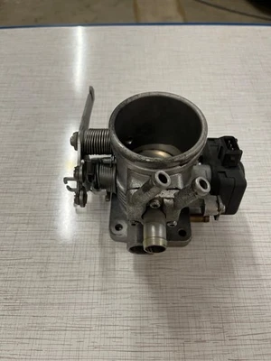 BMW E30 320i E34 520i M20 B20 Throttle Body 1716635 - Image 1 of 4