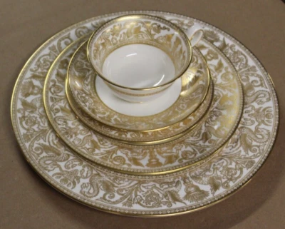 Plato de cena 5 piezas Wedgwood Bone China Inglaterra oro florentino W4219 Foto 1 de 4