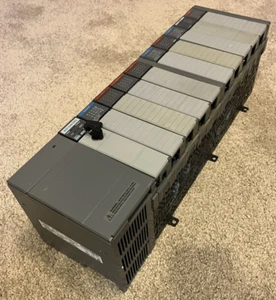 Allen Bradley 1746-P2 10 slot rack con IO digitale *** SENZA CPU*** - Foto 1 di 9