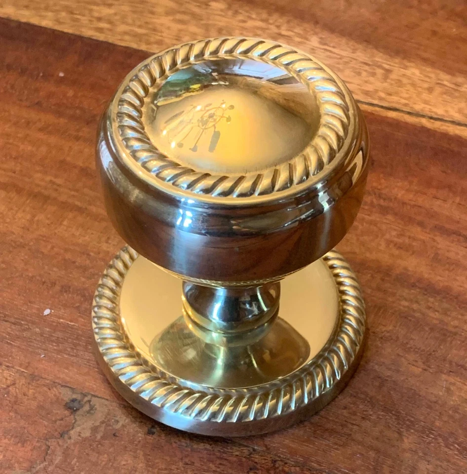 Solid Polished Brass Georgian Centre Pull Door Knob Handle Carlisle Brass FG15 - Image 1 of 1