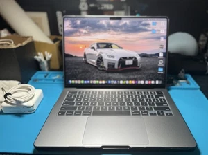 Apple MacBook Pro 2021 with Apple M1 Pro chip (14-inch, 16GB RAM, 512GB SSD) - Afbeelding 1 van 15
