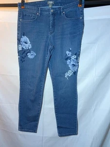 Martha Stewart Stylish Floral Embroidered Skinny Jeans Women's Size 16 EUC - Picture 1 of 6