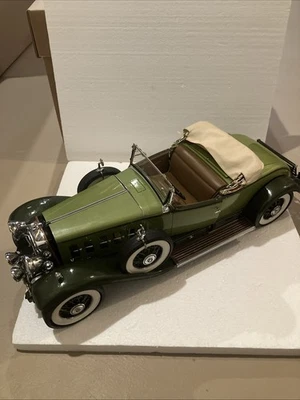 Danbury Mint 1930 Cadillac V-16 Roadster Metal Car 1:12 Scale Green - Image 1 of 4