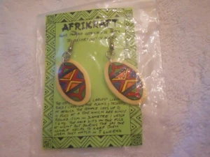 PAIR OF EARRINGS AFRIKRAFT HAND PAINTED OSTRICH EGG SHELL - Picture 1 of 2