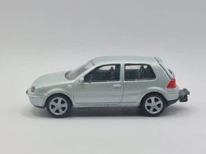 " Les Séries Spéciales". Volkswagen Golf 4 .   Occasion   1/60 Base Majorette.  - Imagen 1 de 13