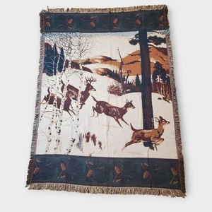 Manta de tapiz de ciervo hecha en EE. UU. 46x63 Lodge piña rústica Coming Home - Imagen 1 de 6