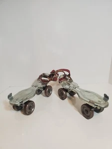 Vintage Globe Skate Corp. Metal Roller Skates W/ Leather Made in Wisconsin USA - Picture 1 of 9
