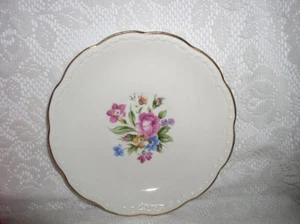 Platillo festoneado Stetson Heritage Ware rosa azul amarillo flores - Imagen 1 de 2