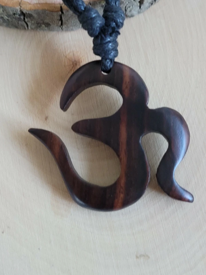 Gargantilla Collar Ajustable Colgante Tribal Madera Narra Marrón Tallada a Mano - OM Foto 1 de 1