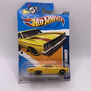 Hot Wheels ( 1970 PLYMOUTH ROAD RUNNER ) NIP BENT CARD - Picture 1 of 6