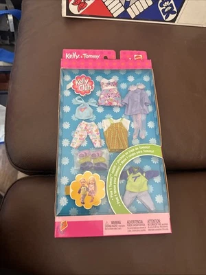 Barbie Kelly Club Kelly & Tommy Moda Pack 4 Kelly & 1 Tommy Outfits 2002 NRFB Foto 1 de 3