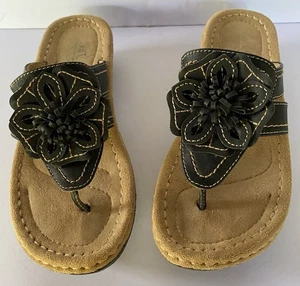 Carnation FlipFlop Keilabsatz Sandalen Cliffs von White Mountain Damengröße 5-1/2 schwarz - Bild 1 von 17