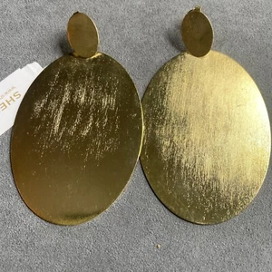 Pendientes geométricos grandes Sheila Fajl enchapados en oro cepillado - Imagen 1 de 7