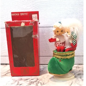 Brillante Brite Santa & Mrs Clause en una bota verde flocada caja de música campanas de tintineo  - Imagen 1 de 13