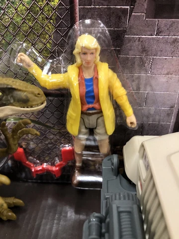 JURASSIC WORLD LEGACY COLLECTION DR. ELLIE SATTLER RESCUE PACK ELLIE 4” FIGURE Cover