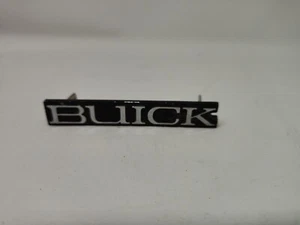 Buick OEM 1992 1993 LeSabre parrilla delantera emblema insignia logotipo placa de identificación 25554776 - Imagen 1 de 8