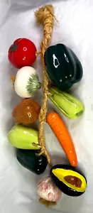 CERÁMICA 10 DIF VERDURAS EN CUERDA DE YUTE TRENZADA DECORACIÓN COLGANTE DE PARED - Imagen 1 de 3