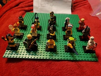 LEGO 8803 SERIES 3 MINIFIGURE SET COMPLETE  - Image 1 of 4