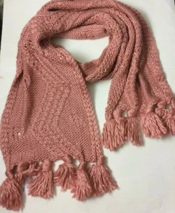 Neu mit Etikett 525 Amerika 72 Zoll gehäkelt weich PINK Strickschal Neiman Marcus Etikett 115 $ - Bild 1 von 8