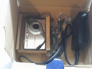 Olympus FE-3010 Functional camera in EX. condition with battery charger and box - Picture 1 of 16