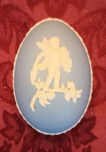 Wedgwood Cream on Lavender Jasperware 2-3/4" Cupid Egg Box - Very Nice! - Picture 1 of 3