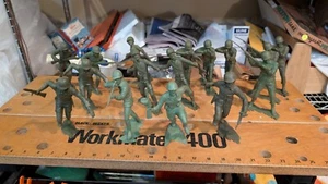 Group of 2 1963 Marx & 14 other WW2 US Marine Corp & Army Toy Soldiers painted - Picture 1 of 7