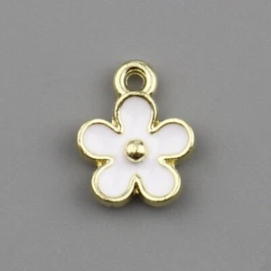 20 delicados colgantes enchapados en oro en forma de flor de color blanco 12x10 mm - Imagen 1 de 1