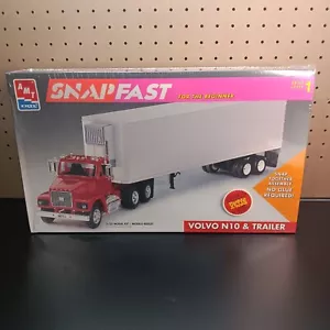 1:32 Volvo N10 Semi Truck & Trailer Snap Fast Model Kit #6628 1993 AMT ERTL New - Picture 1 of 24