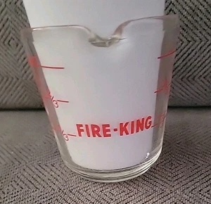 Vintage Fire-King Glass 1 tazza misurino scritta rossa manico chiuso D USA - Foto 1 di 5