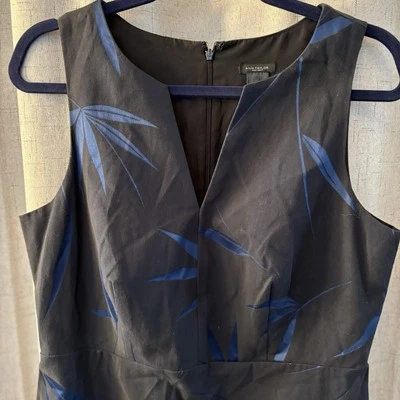 Vestido Ann Taylor Factory talla 8 sin mangas cuello en V con hojas de bambú. Negro/azul Foto 1 de 4