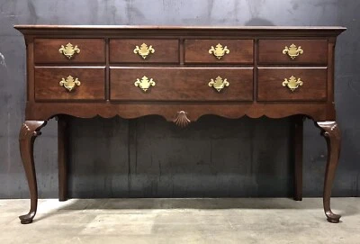 Aparador Tell City “Tidewater Cherry” cerezo macizo con detalles de carcasa tallada Foto 1 de 4