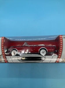 Road Signature Collection 1953 Packard Caribbean DieCastCar - Picture 1 of 4
