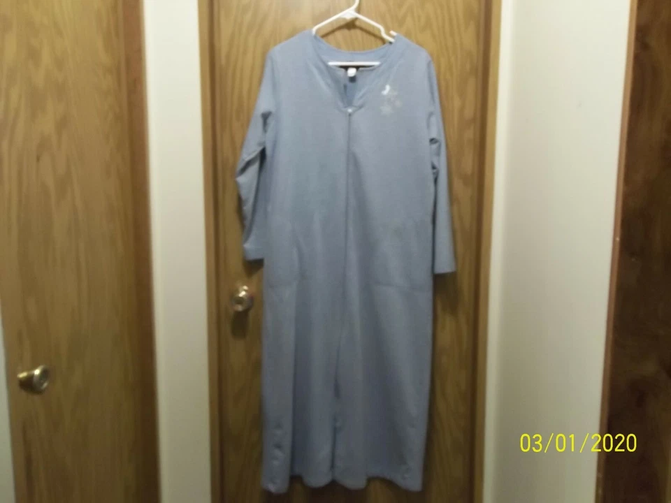 QVC Stan Herman Robe Ladies Long Sleeve Full Zip Size M - Image 1 of 4