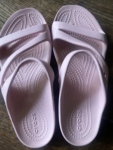 Crocs Kadee II Sandalen Gr. 6w schimmernd hellrosa - Bild 1 von 3