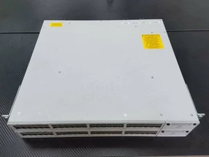 48-portowy przełącznik sieciowy do montażu w szafie Cisco Catalyst C9300-48P-A - Zdjęcie 1 z 3