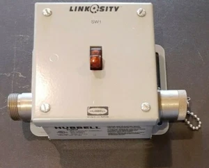 Hubbell Linkosity S12W1P Multi-Outlet Assy 20A 125 VAC - Picture 1 of 5