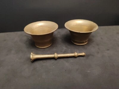 Ensemble De 2 Mortier Et 1 Pilon  Type Officine En Laiton - Photo 1/4