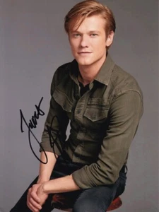 Autografo firmato LUCAS TILL 20x30cm MACGYVER di persona autografo COA - Foto 1 di 1