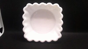 "Weißes Milchglas Hobnail quadratisches Schmuckstück Geschirr unmarkiert - 4""x4" - Bild 1 von 3