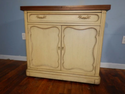 Vintage MCM Bar Cabinet Cherry Flip Top Server Sideboard French Country locking Cover