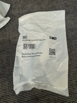 Relé de salida enchufable DMP 305 NUEVO (Sellado) Foto 1 de 3