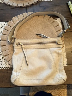 Bolso de Mano Hobo de Cuero Liz Claiborne Color Crema Correa Ajustable Cartera de Hombro Foto 1 de 4