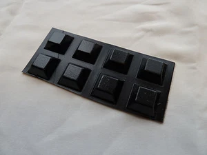 8 große selbstklebende Füße Pads - schwarz klebend - Bild 1 von 1