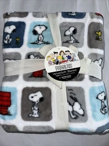 Coperta Peanuts Snoopy Scene Grigio Blu Bianco-Twin Taglia 60""x90"" Berkshire Nuova Etichetta - Foto 1 di 9