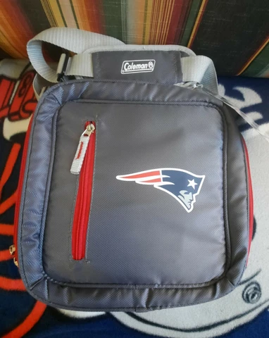 NEW Rare New England Patriots Football 12 can Messenger Cooler Bag Coleman NFL Cover
