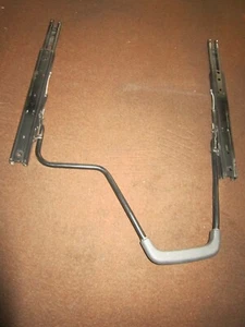 ORIGINAL !!! ALFA 166 LAUFSCHIENE SITZ FAHRERSITZ KONSOLE SITZKONSOLE GUT !!! - Bild 1 von 1