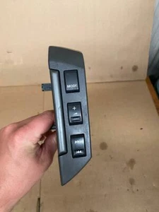 Land Rover LR3 05-09 Steering Audio Switch XPD500500WVH - Picture 1 of 2