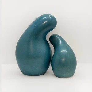 Vintage Eva Zeisel Town and Country Shmoo Red Wing Pottery Salt & Pepper Shakers - Picture 1 of 10
